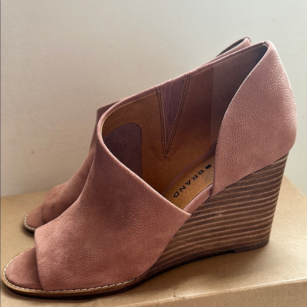 Lucky Brand Mauve Wedge Sandals